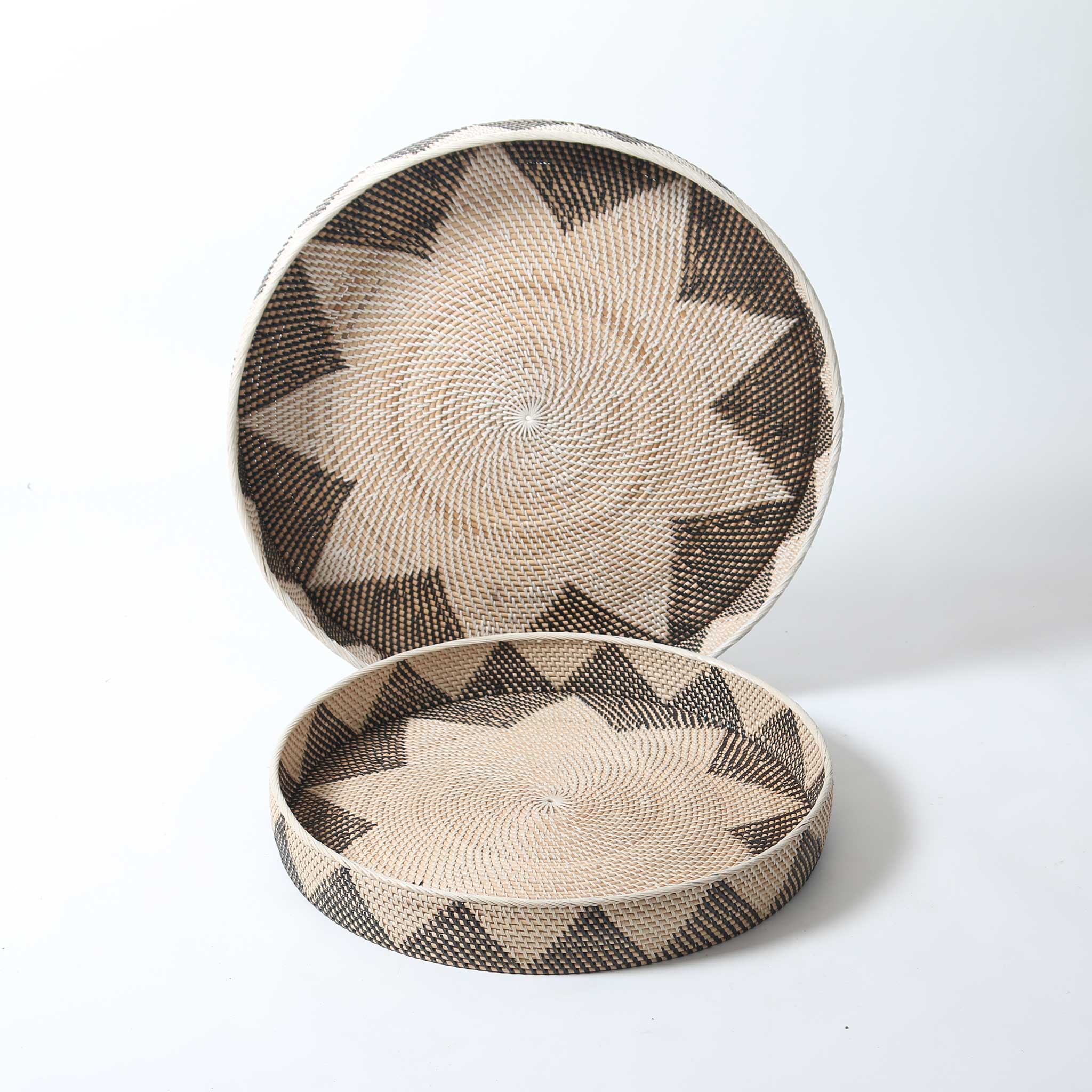 Star Patterned Black and White Round Woven Rattan Tray